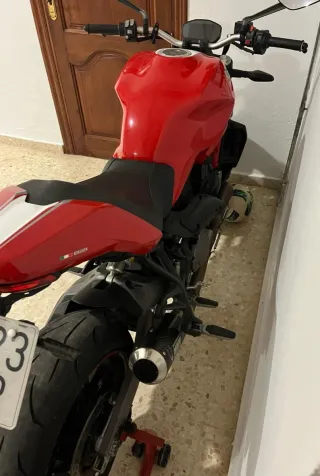 Ducati Monster Roja y Blanca