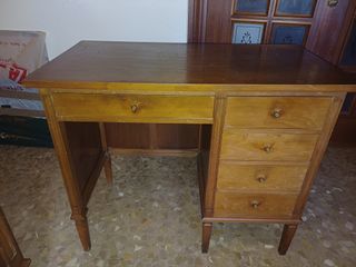 Escritorio madera pequeño con cajonera
