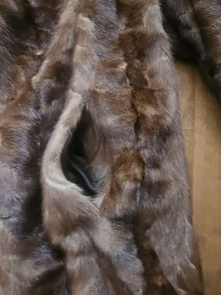 Elegante chaqueta de piel marrón