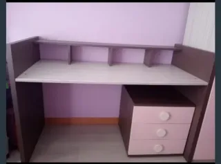 Escritorio juvenil marrón y rosa