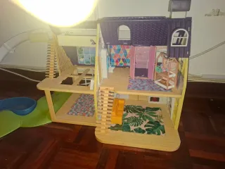 Casa de muñecas con accesorios