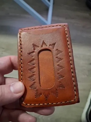 Cartera artesanal cuero natural de tu equipo etc..