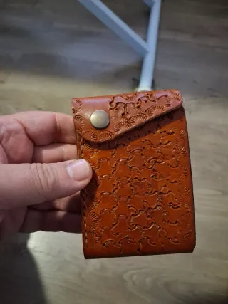 Cartera artesanal cuero natural de tu equipo etc..