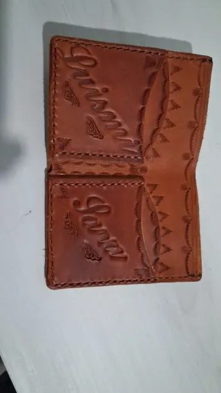 Cartera artesanal cuero natural de tu equipo etc..