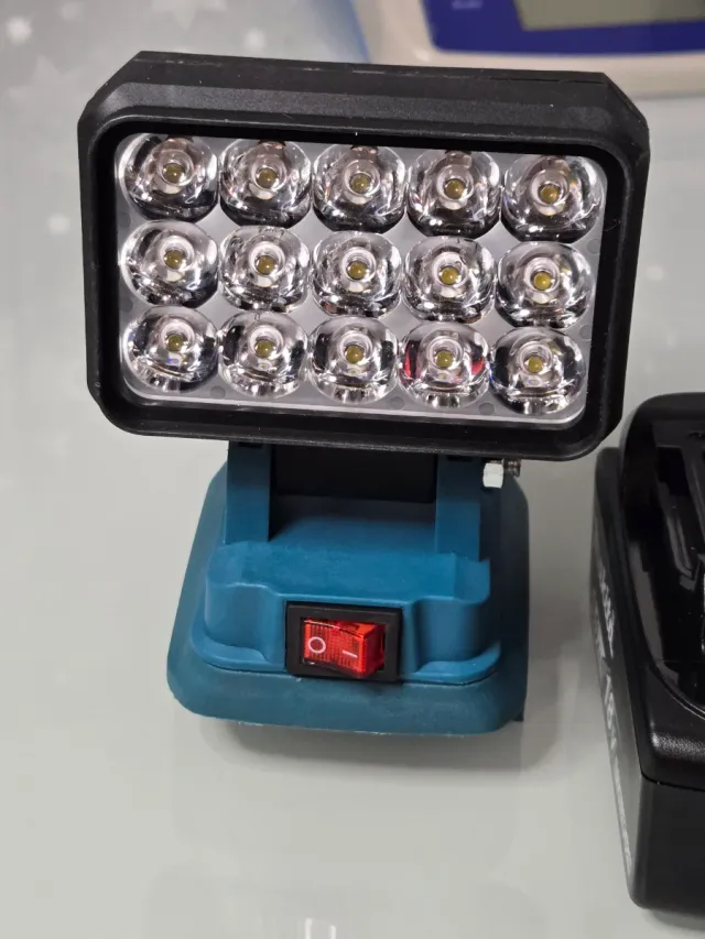 Foco LED + Batería makita 18V Nuevo