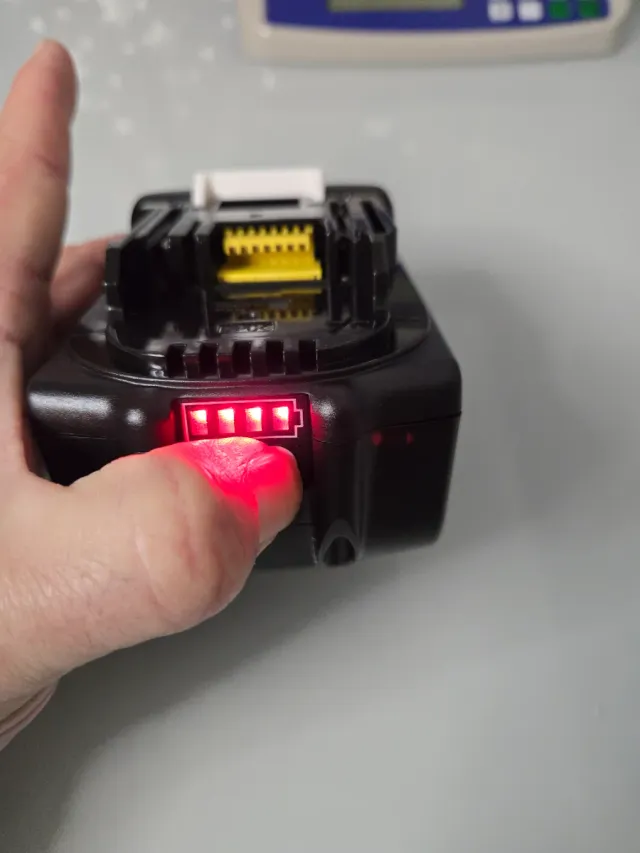 Foco LED + Batería makita 18V Nuevo