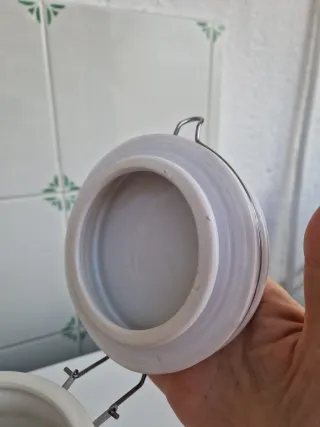 Barattolo in ceramica bianca