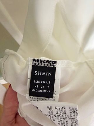 Top asimétrico blanco