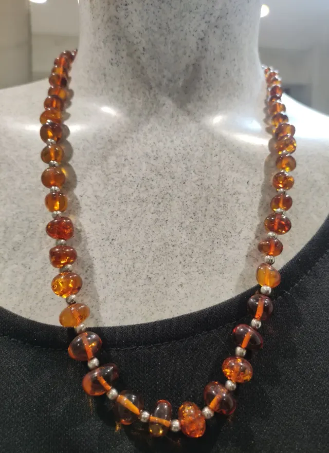 Collar y pulseras de ámbar y cristal