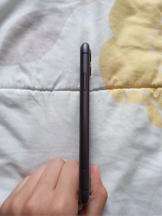 iPhone 11 Negro 84% Batería