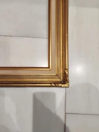 Marco dorado para obra de arte