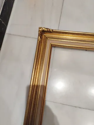 Marco dorado para obra de arte