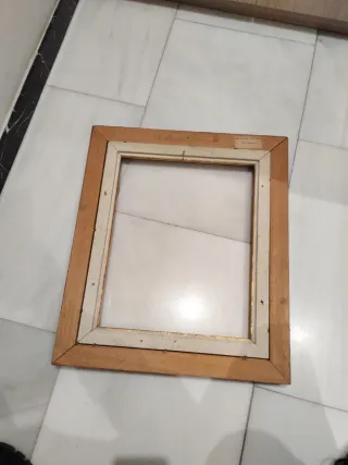 Marco dorado para obra de arte