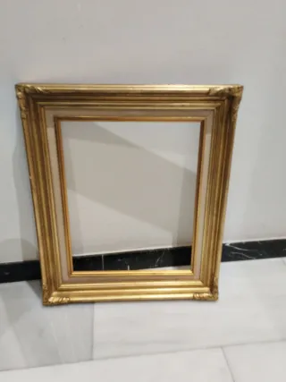 Marco dorado para obra de arte