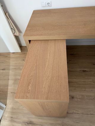 Escritorio de madera en L