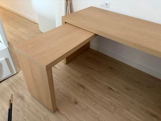 Escritorio de madera en L