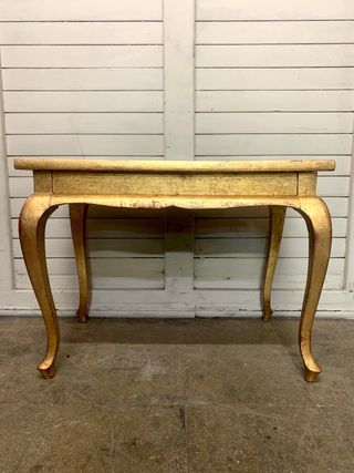 Mesa auxiliar madera dorada