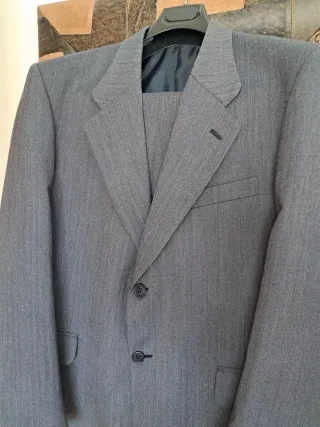 Traje gris espiga