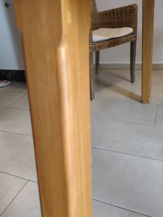 Mesa de comedor de madera