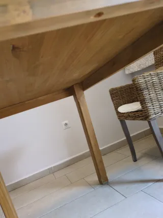 Mesa de comedor de madera