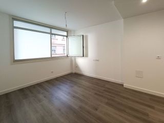 Oficina en alquiler en Os Mallos - San Cristóbal en Coruña (A)