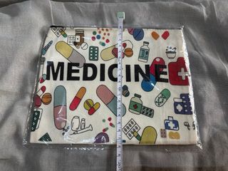 Neceser de medicinas con estampado