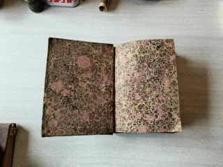 Libro antiguo La revolución de Inglaterra