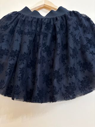 Falda de fiesta negra con flores