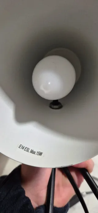 Lámpara de mesa negra moderna