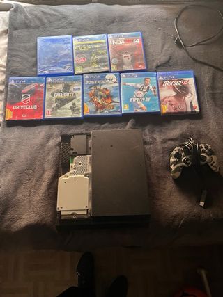 PS4 (PlayStation 4) con 8 giochi