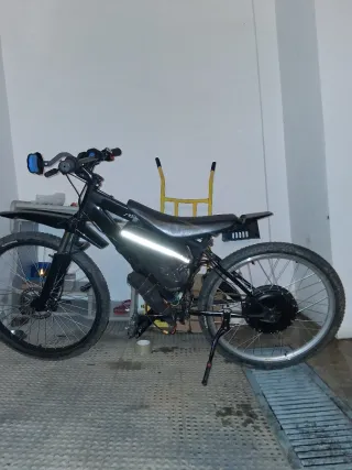 Bicicleta Eléctrica Negra