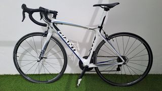 Bicicleta de carretera Giant de carbono