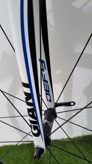 Bicicleta de carretera Giant de carbono