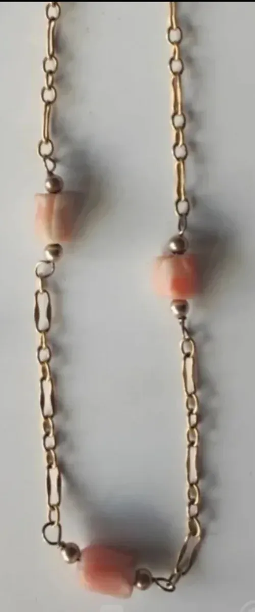 Collares de plata y dorados con piedras