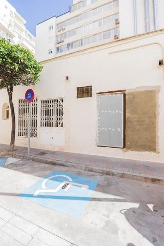 Local comercial en venta en Zona Puerto Deportivo en Fuengirola