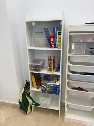 Estantería blanca de madera