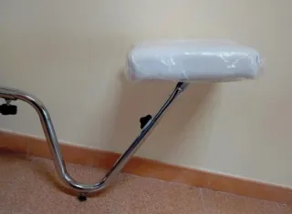 Poggiapiedi estetista cromato