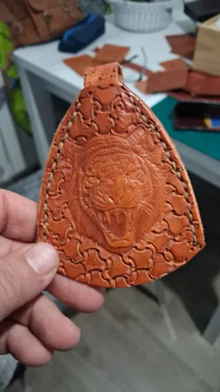 Cartera de cuero hecha a mano