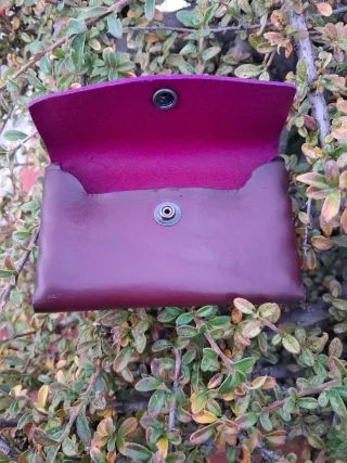 Cartera de cuero hecha a mano