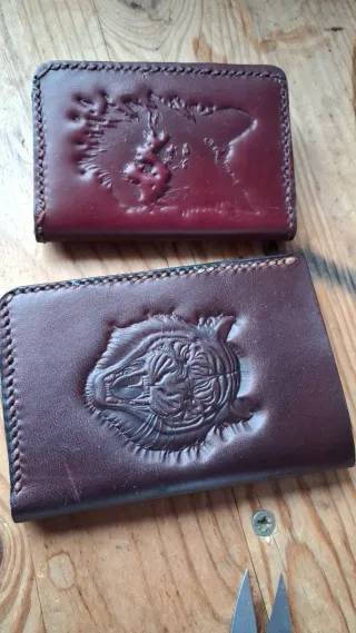 Cartera de cuero hecha a mano