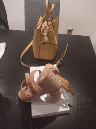 Bolso PARFOIS + Sandalias SFERA