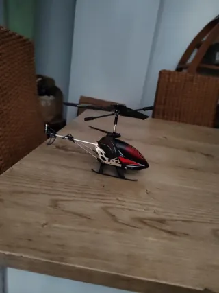 Helicóptero teledirigido