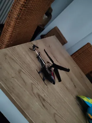 Helicóptero teledirigido