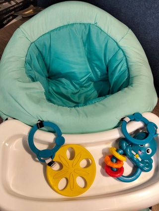 Baby Einstein, Asiento para el piso 2 en 1 Sea of Support, con bandeja desmontable y juguetes