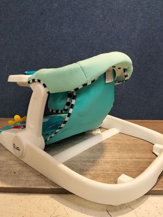 Baby Einstein, Asiento para el piso 2 en 1 Sea of Support, con bandeja desmontable y juguetes