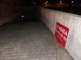 Garaje en venta en Joc de la Bola - Camps d'Esports - Ciutat Jardí - Montcada en Lleida