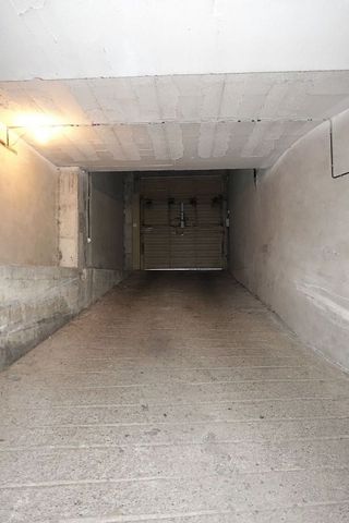 Garaje en alquiler en Eixample Sud – Migdia en Girona