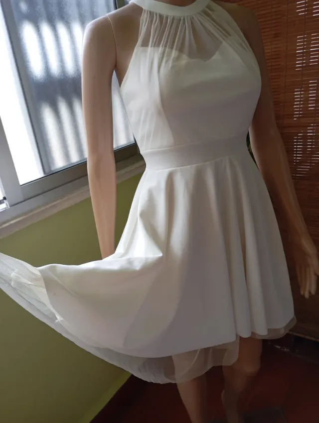 Vestido blanco halter con tul