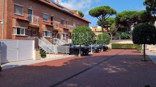 Casa pareada en alquiler en La Pineda en Castelldefels