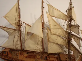 Maqueta antigua de barco velero